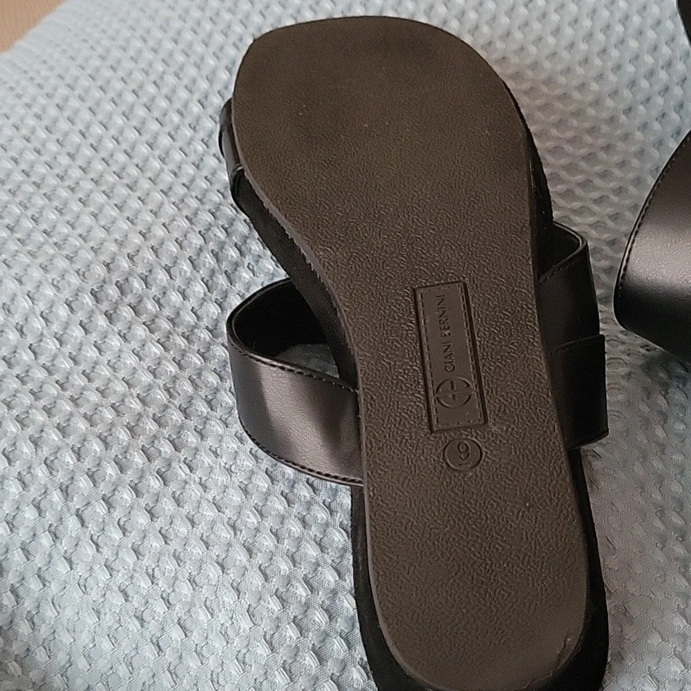 Black Gianni Bernini toe ring sandals - Picture 2 of 3